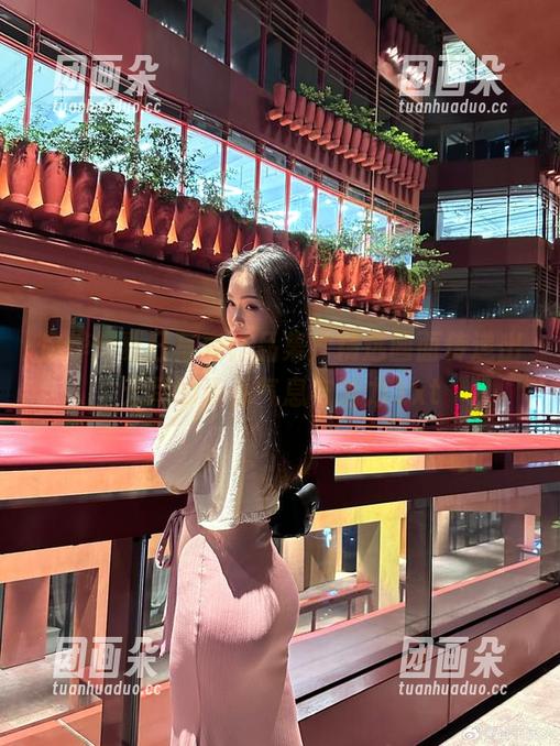 你烨烨夏日写真作品集，精选画面传递出无尽的青春气息与活力.txt
