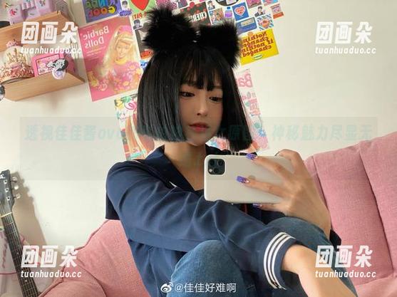 透视佳佳酱ovo的私拍神社巫女原图，神秘魅力尽显无遗.txt