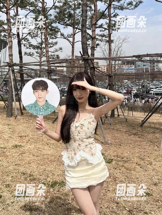 克拉女神 - 僮僮睡衣写真图集上线，在线浏览她的每一处妩媚细节图片.txt