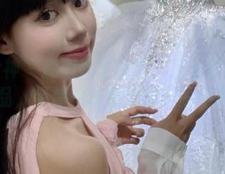 克拉女神 – 探索高清画质：嘉萌的浴缸写真作品，带你领略别样的美丽姿态.txt