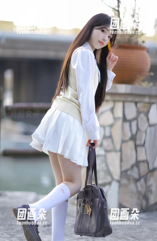 克拉女神-江琴 克拉女神 - 江琴少女写真最新更新:探寻青春的灵动与梦幻.txt