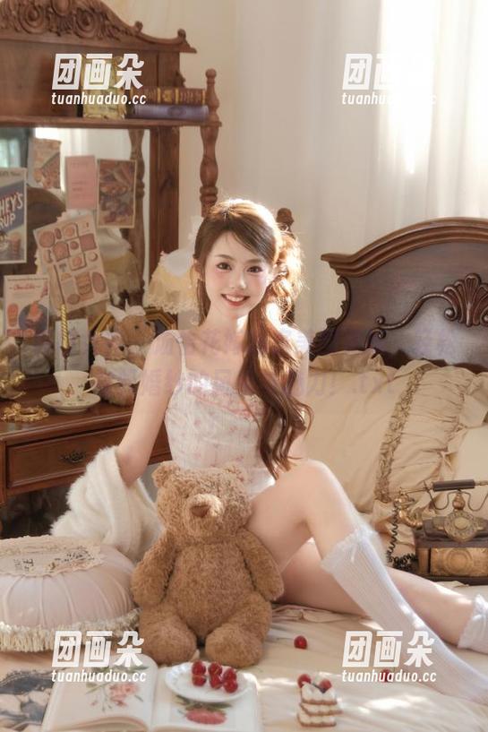 克拉女神 - 汤怡花嫁独家美图更新，轻松驾驭婚纱的风采与魅力！.txt