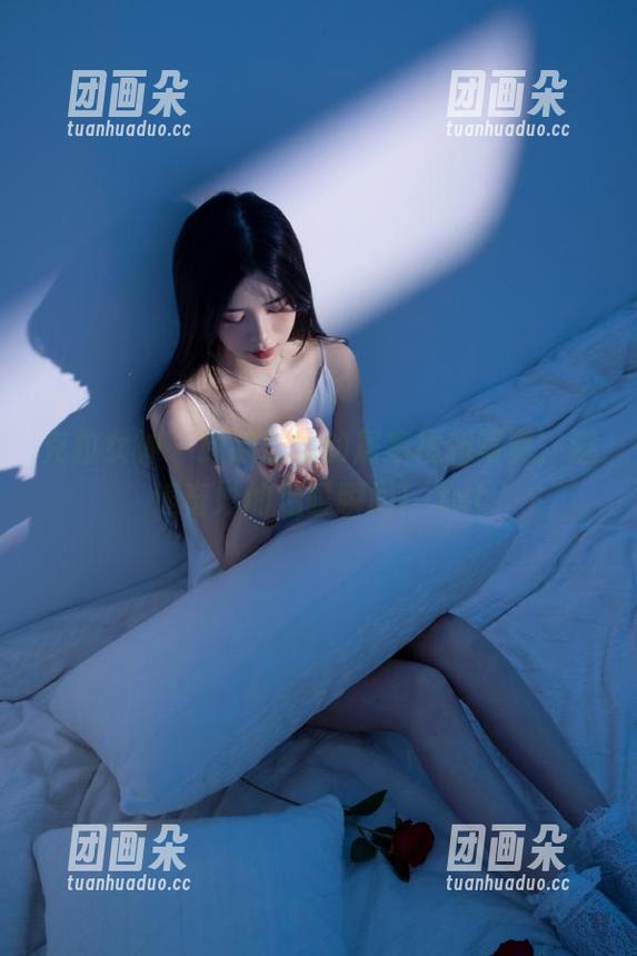 克拉女神 - 跟随珊珊的居家福利写真，邂逅奇妙的温暖瞬间！.txt
