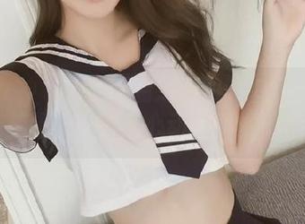 克拉女神 – 一起观看芝月的短裤写真合集，捕捉那些令人心动的瞬间！.txt