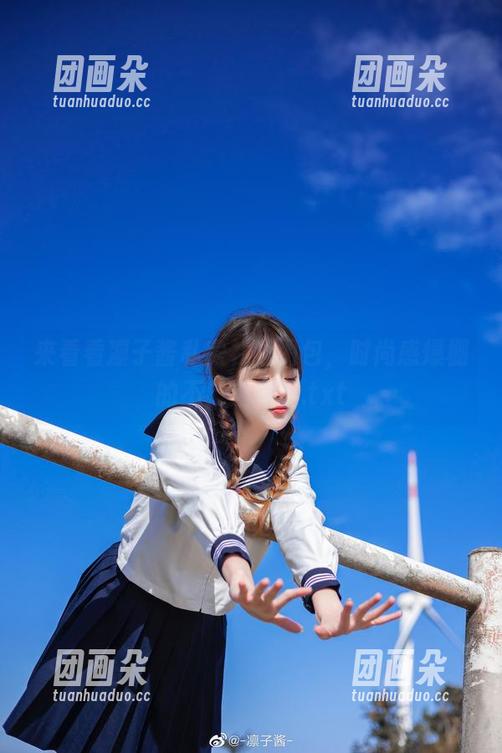 来看看凛子酱私房礼服图包，时尚感爆棚的不二选择！.txt