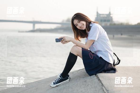 初夏女神 - 安妮的草莓色JK造型，图包无圣光，时尚与甜美的一次完美碰撞！.txt
