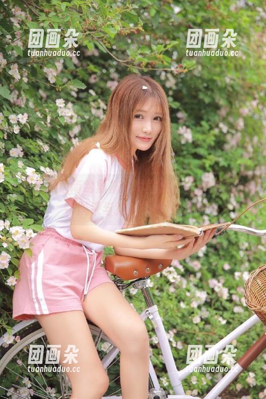 免费奉送南鸽黑袜写真图册，畅享她的独特风采与迷人眼神！.txt