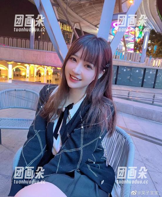 福利重磅上线！叉子宝宝御姐写真，视觉盛宴不容错过.txt