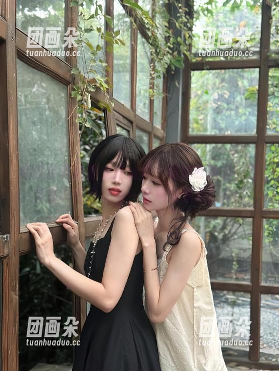 她的笑容如阳光般灿烂，喵糖映画雷姆蓝发写真作品让每一天都充满爱！.txt
