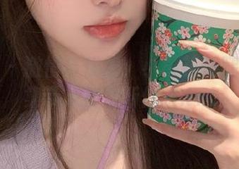 嗲囡囡 – 激情与优雅：小樱花长腿私拍合集带来视觉新体验.txt