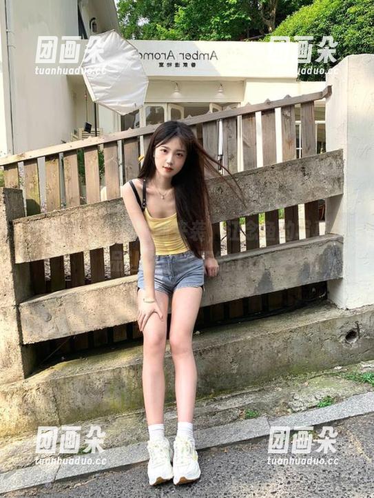 嗲囡囡 - 夏日福利来袭，江念鱼的写真作品让你欲罢不能.txt