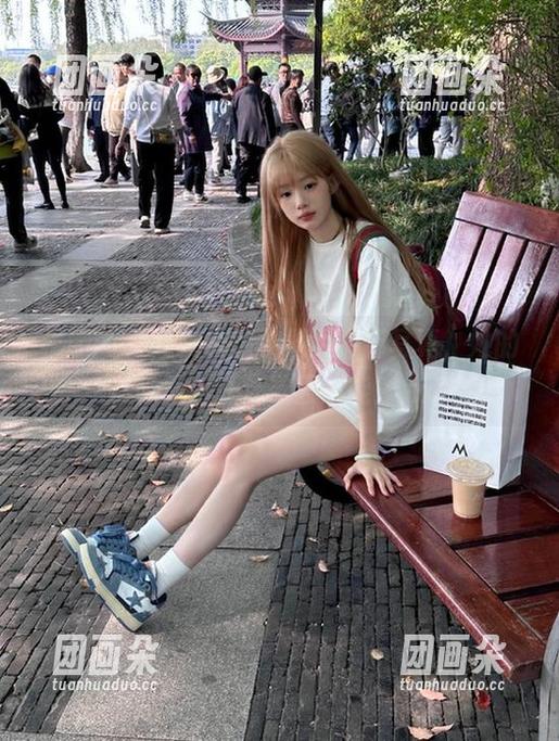 嗲囡囡-流氓小巫女 嗲囡囡 - 注视流氓小巫女最新写真,她的吊带魅力让你欲罢不能!.txt