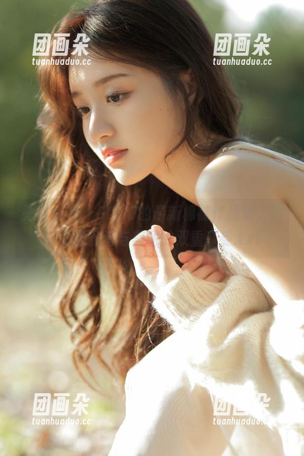 头条女神 - COCO的最新棉袜作品集，带你领略舒适与美丽的双重享受.txt