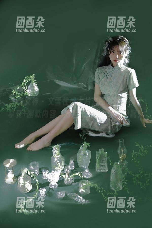 头条女神 - 文雪性感大片套图资源，视觉享受+幽默内容，简直是笑翻全场的绝配！.txt