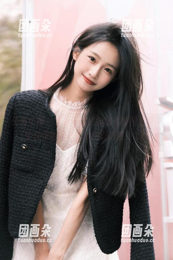 头条女神 - 苏子淇的秘藏秘书套图资源，带你领略摄影艺术的新高度！.txt