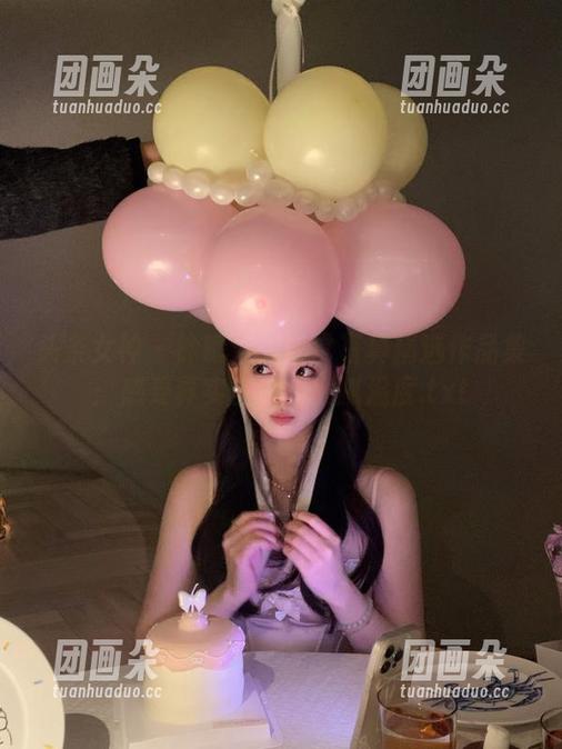 头条女神 - 钟晴个人日常写真精选作品集：感受真实生活的细腻温度.txt