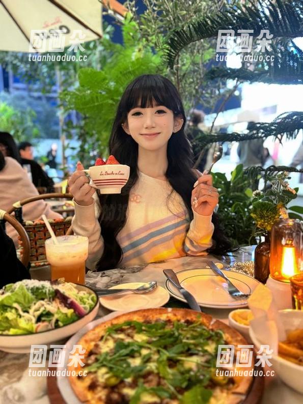 迷人高清套图，姜仁卿(강인경)与粉色内衣的浪漫邂逅.txt