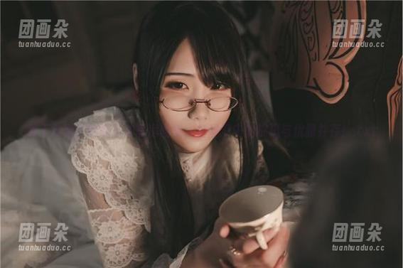 敢不敢看？嫣嫣子的私房图集，白昼梦中的挑逗与优雅并存！.txt