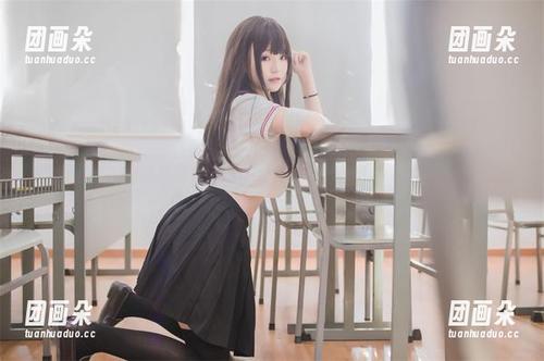 宅夏yoko的眼镜写真，下载了才能感受她的‘宅’文化魅力！.txt