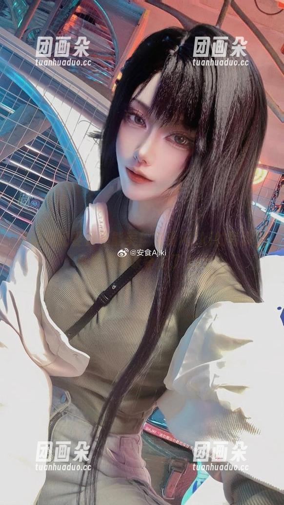 谁说风纪委员不能美！安食Ajiki的写真图包把你眼球夺走了.txt