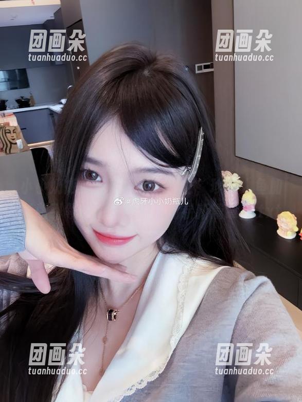 小小奶瓶儿最新作品集问世，珍珠人鱼加长版引领时尚摄影潮流的崭新篇章！.txt