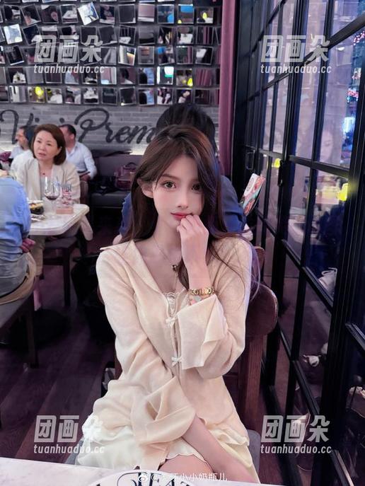 可爱风暴来袭，小小奶瓶儿的搞笑cos图片让你忍俊不禁！.txt