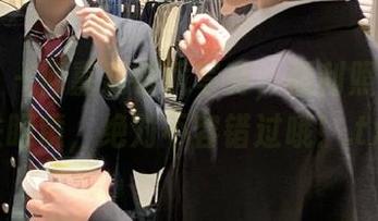 尤果网 – 何嘉颖眼镜写真，福利照让你大跌眼镜，绝对不容错过哦！.txt