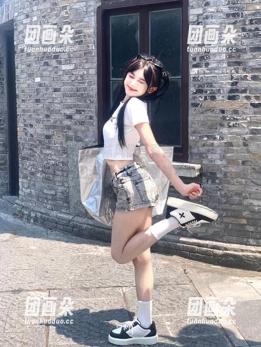 尤果网 - 李焱网袜风情写真合集，超高颜值和创意玩法的套图，让你领略不一样的时尚美！.txt