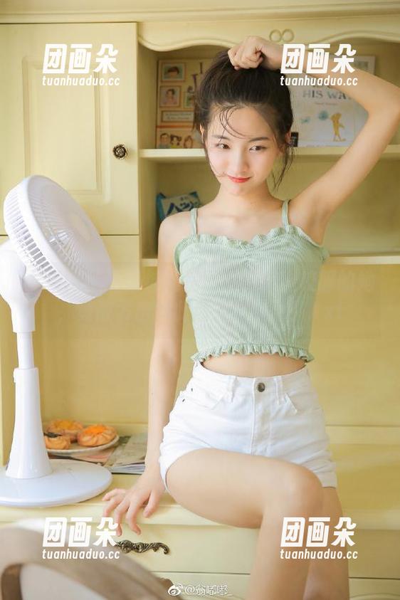 尤果网 - 王语纯私房图集：穿上校服的她，竟散发出如此迷人的魅力！.txt