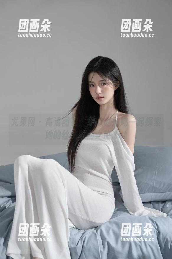 尤果网 - 高清图包：跟随赵娜娜一起探索她的丝袜时尚之旅.txt