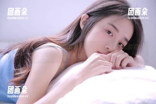 尤果网 - 雯雯夏天写真资源释放：绚烂色彩与青春气息的完美结合.txt