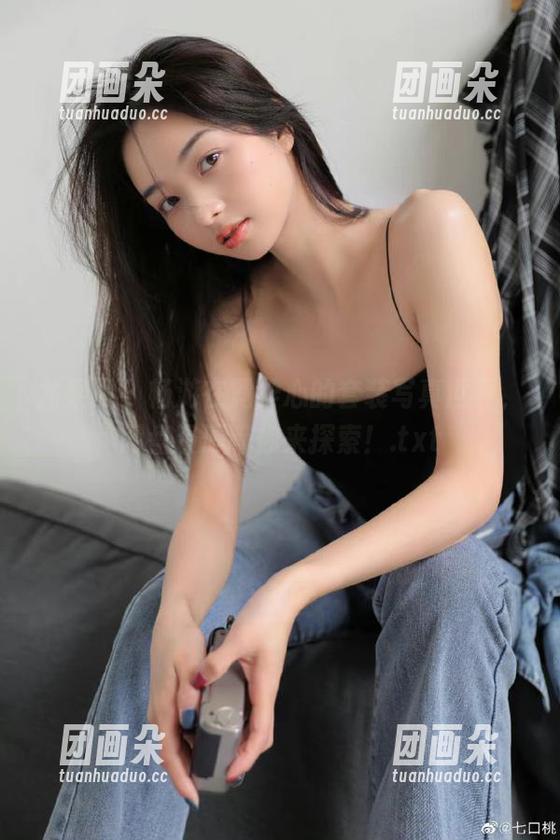 尤果网 - 畅游在霓梓心的套装写真世界，网盘资源等你来探索！.txt