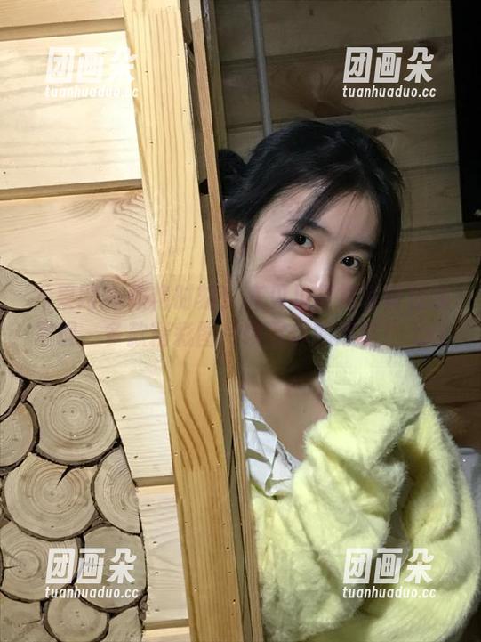 尤果网 - 惊艳时刻！齐贝贝红裙写真在线呈现，多款精彩图片唤醒你的感官！.txt