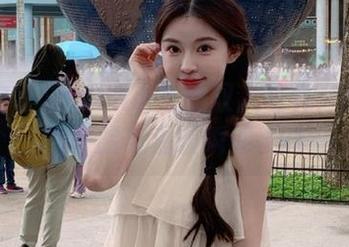 尤物馆 – Seven小七的双人写真：原图中的笑脸与温暖瞬间.txt