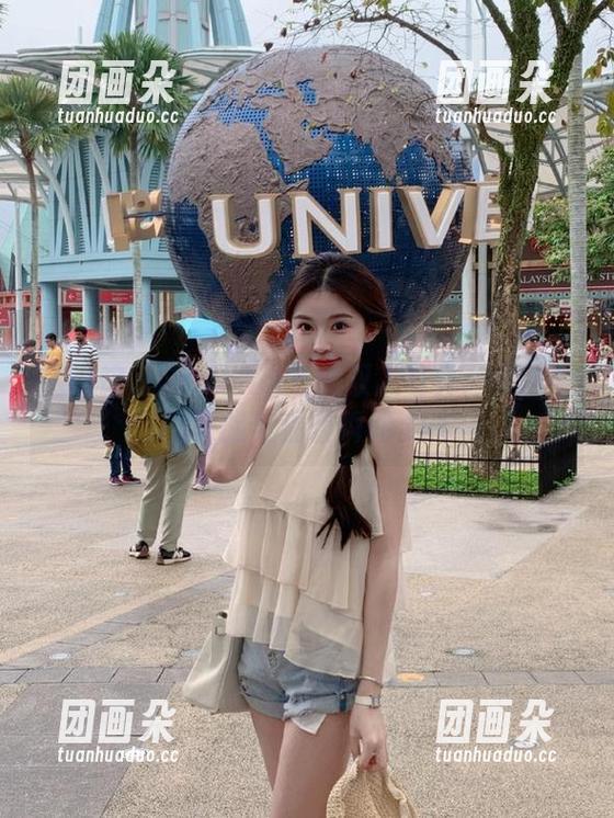 尤物馆-Seven小七 尤物馆 - Seven小七的双人写真:原图中的笑脸与温暖瞬间.txt