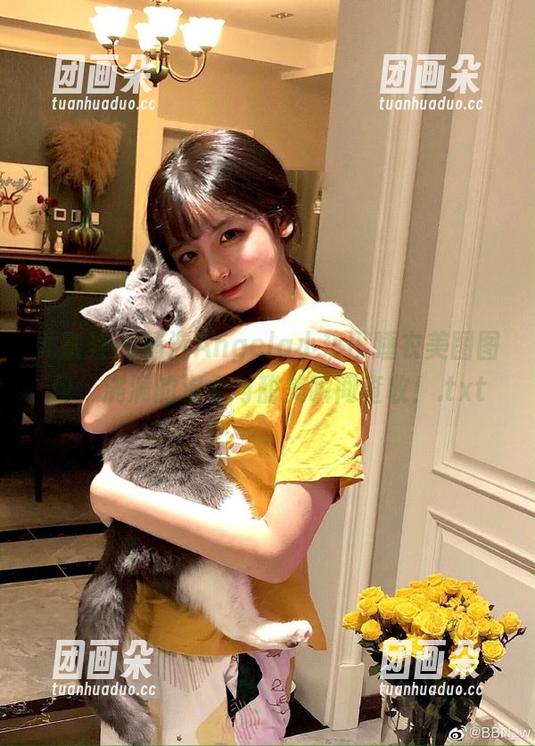 尤蜜荟 - 精选Angela小热巴睡衣美图图包，满满的温柔与甜美瞬间查收！.txt