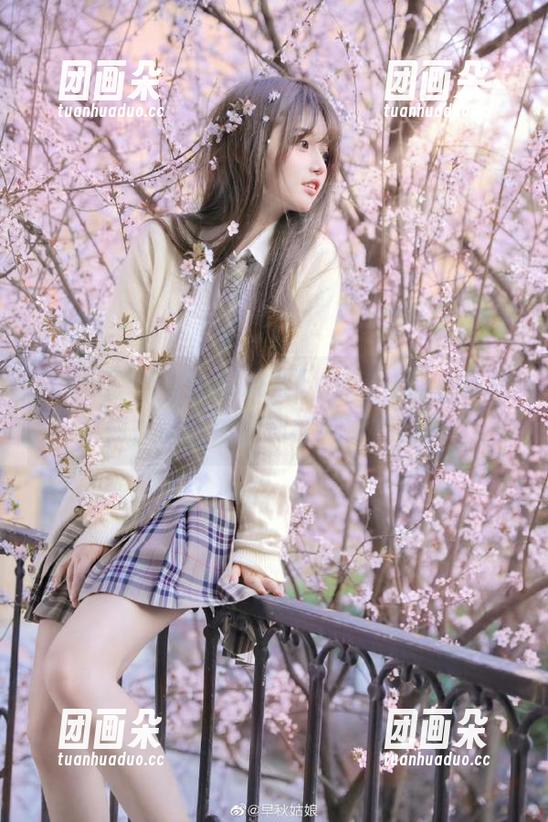 尤蜜荟 - Egg-尤妮丝Egg短裙图片最新集锦，带你体验别样风格魅力.txt