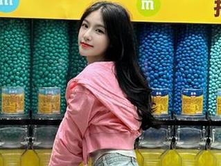 尤蜜荟 – 探索娜露selena的旅拍世界，写真图库汇聚她的独特美丽与创意.txt