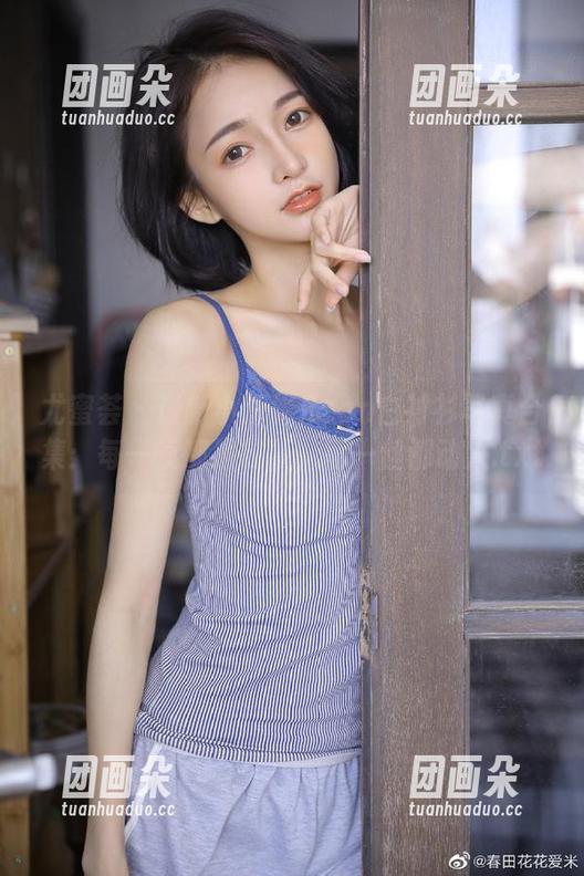 尤蜜荟 - 最新小海臀Rean白衬衫写真合集：每一帧都是故事，每一丝都动人.txt
