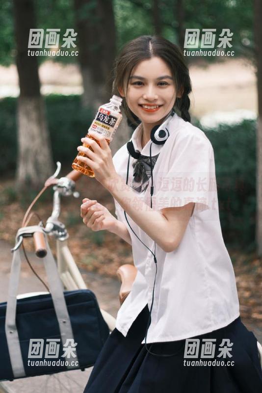 尤蜜荟 - 零距离欣赏是小逗逗的长腿写真：无圣光图包让你领悟美的真谛.txt