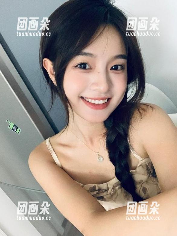 尤蜜荟 - 是小逗逗最新连体衣图片，这种时尚真的是佛系也有极限，绝对不容错过！.txt
