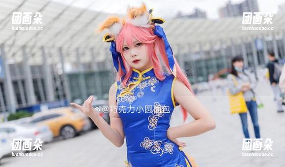 走进巧克力小圆面包的世界：轻纱幔帐下的写真集资源探秘.txt
