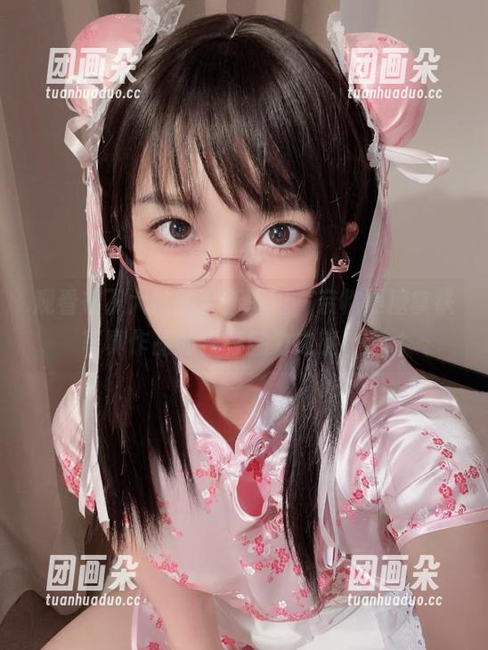 观看布丁大法的全新图包，亲临黑糖拿铁写真作品的独特魅力之旅！.txt