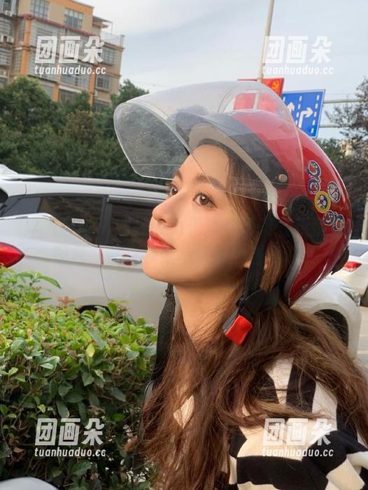 异思趣向 - 网袜魅力无边：诗琪最新精选图包，带来视觉与情感的碰撞.txt