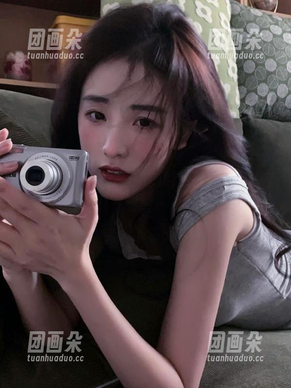 在线揭秘，抱走莫子aa的体操服作品让我忍不住想自嘲一下！.txt
