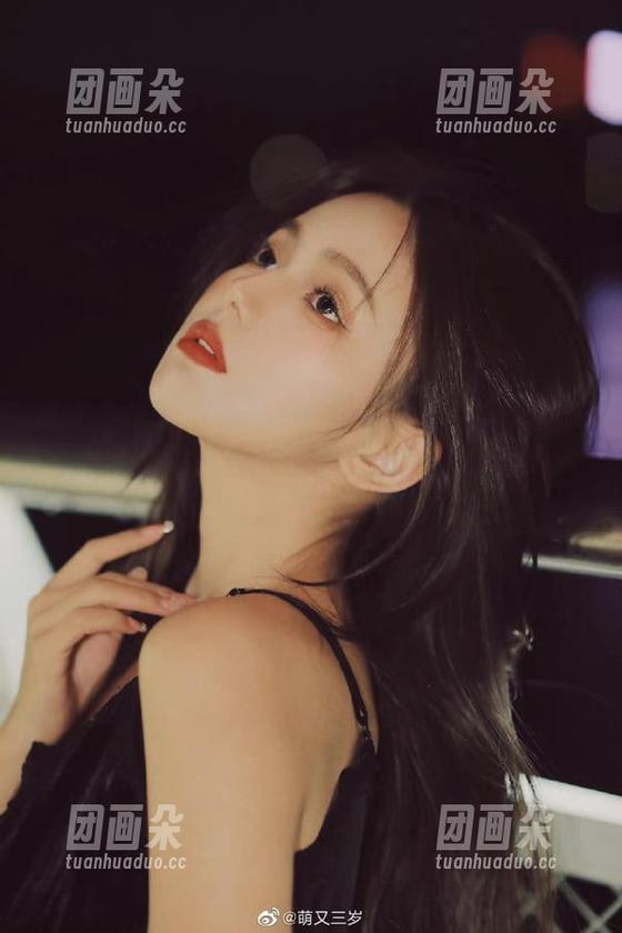 推女神 - 分享晓艾fafa的最新校园写真：与大家共同感受她在校园里的温暖与闪耀时刻。.txt