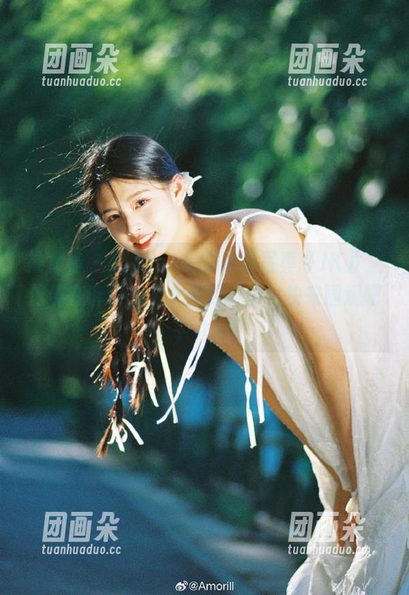 推女神 - 欧尼anne的高清写真《JK》，仿佛在诉说一个女神的故事，快来围观吧！.txt