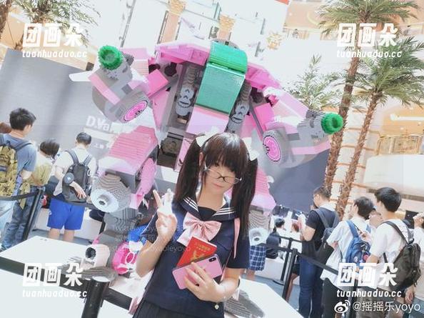 最新图包：摇摇乐yoyo高跟鞋写真，时尚女神不容错过.txt