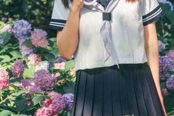 星颜社 – 探索易阳Silvia的网袜世界：写真分享中流露出的艺术气息.txt