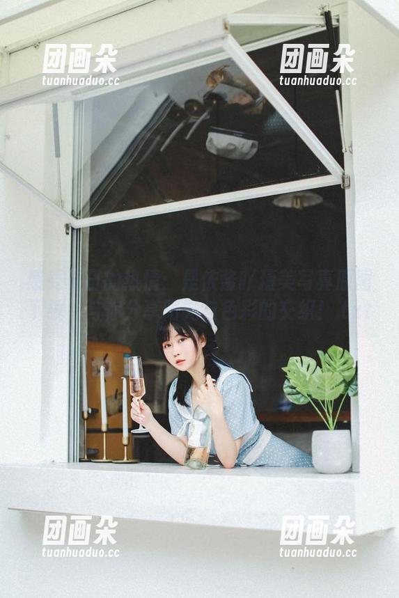 感受夏日的热情：是依酱吖精美写真原图下载，与你分享阳光与色彩的交织！.txt
